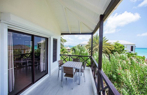 Runaway Bay Villa | TWO BEDROOM/BATHS APARTMENT 60 YARDS FROM BEACH