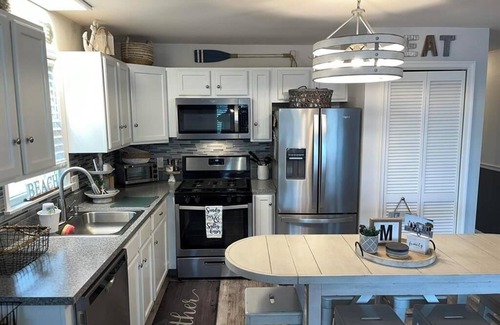 Wildwood Condo | Two Bedroom Bayside Retreat sleeps 8 in Wildwood!