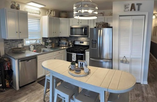 Wildwood Condo | Two Bedroom Bayside Retreat sleeps 8 in Wildwood!