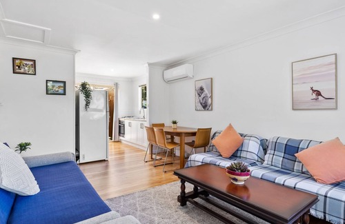 Manyana Cottage | Two bedroom beach cottage close to the beach.