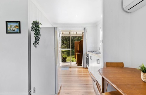 Manyana Cottage | Two bedroom beach cottage close to the beach.