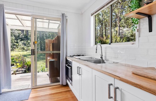 Manyana Cottage | Two bedroom beach cottage close to the beach.