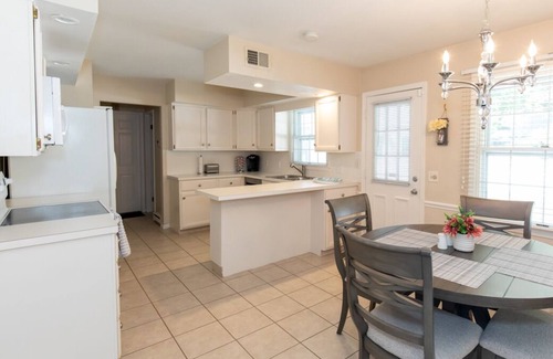 Sandusky House | Two Bedroom Cozy Cottage near Sports Force, Kalahari, and Cedar Point!