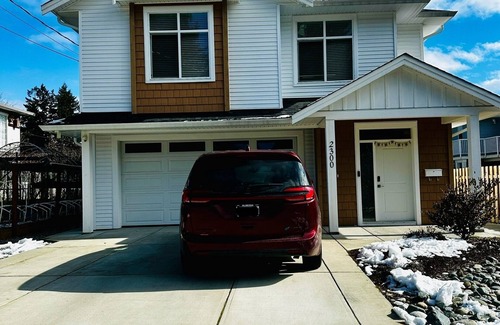 Regional District of Nanaimo House | Two Bedroom Cozy Suite in Central Nanaimo; Your Home away from Home.