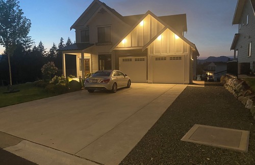 Eastern Hillsides House | Two Bedroom Guest Suite in a family friendly new neighborhood