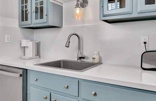 Top of the Hill House | Two-bedroom Hideaway in Downtown Newport!