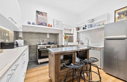 Brunswick East Apartment | Two bedroom home with great outdoor area & parking