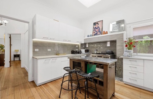 Brunswick East Apartment | Two bedroom home with great outdoor area & parking