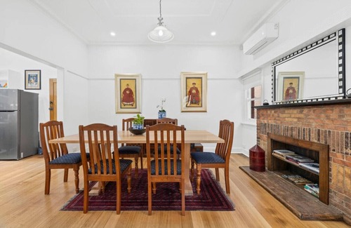 Brunswick East Apartment | Two bedroom home with great outdoor area & parking