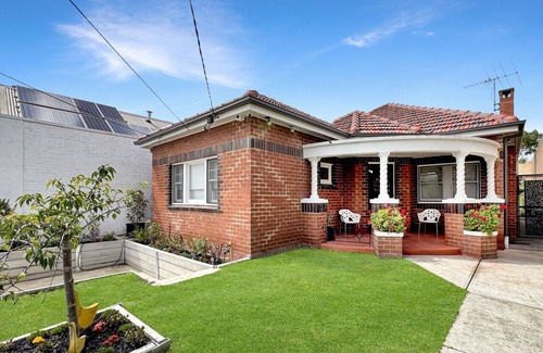 Brunswick East Apartment | Two bedroom home with great outdoor area & parking