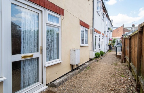 Luton House | Two Bedroom House in Luton