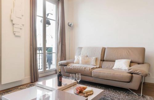 Quartier de la Monnaie Apartment | Two Bedroom Luxury Apartment - Balcony with View of Notre Dame