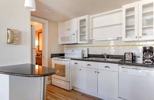 Northeast Virginia Beach Resort | Two Bedroom, Ocean Front, Luxury Condo, Virginia Beach, VA 3990006