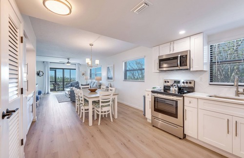 Sanibel Condo | Two-bedroom on ground floor that includes golf privileges!