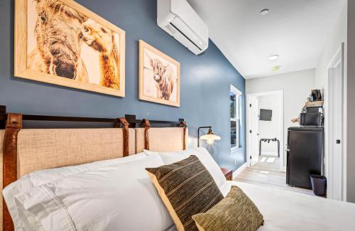Vista Apartment | Two Bedroom - Queen in Both. Heart of Downtown Vista
