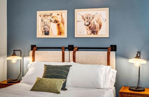 Vista Apartment | Two Bedroom - Queen in Both. Heart of Downtown Vista