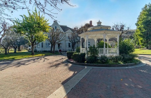 Salinas House | Two Bedroom Suite in Mansion near Monterey Carmel