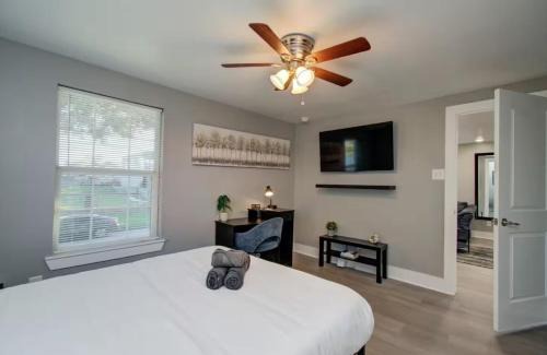 Greater East End House | Two-Bedroom Townhouse in Downtown Houston