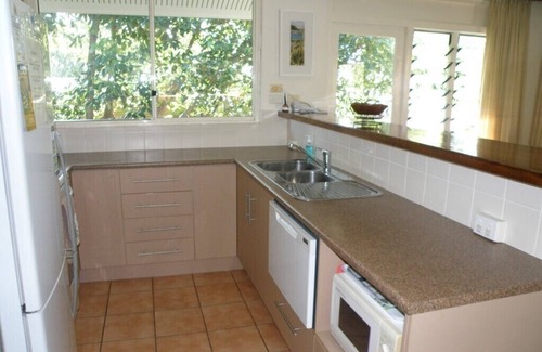 Point Lookout Apartment | Two bedroom unit in fantastic location just above Deadmans Beach.