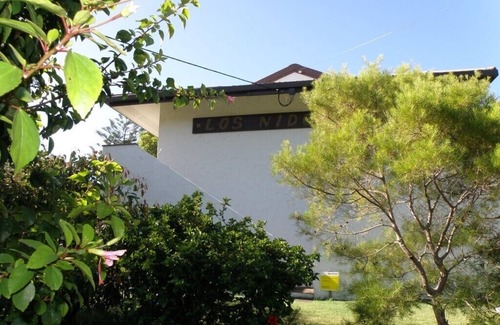 Point Lookout Apartment | Two bedroom unit in fantastic location just above Deadmans Beach.