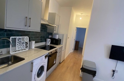 Walpole Apartment | Two bedrooms in Ealing 2