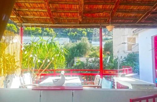 Derveni House | TWO-BEDROOMS in GREEK VINTAGE HOME with shared Bathroom