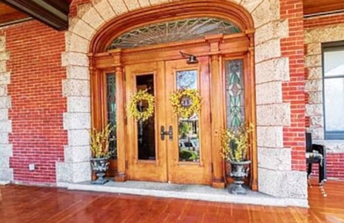 Saratoga Springs Condo | Two Blocks To Saratoga Race Track!