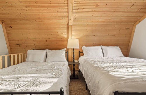 Lincoln Cabin | Two Cabins! Calmer section of Ozarks. Privacy, Dock, Views, 1 Acre, Fire pit!