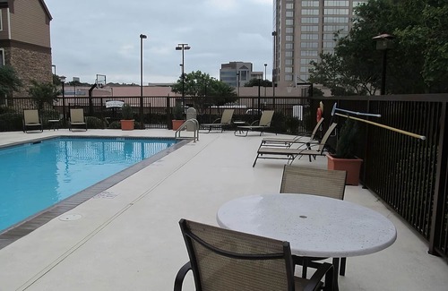 Vance Jackson Apartment | Two Comfortable 2BR Suites w/Full Kitchen! W/Outdoor Pool Onsite, Pets Allowed