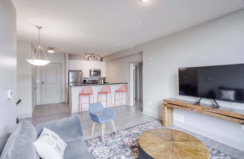 Central Business District Apartment | TWO CozySuites at the Banks with Pool! 17