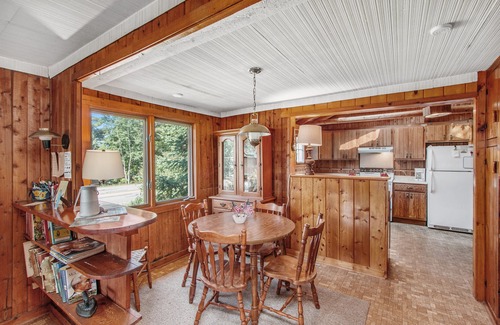 Lake Township Cottage | Two Dog-Friendly Guest Cottages with High-Speed WiFi and Private Beach Frontage