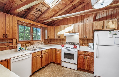 Lake Township Cottage | Two Dog-Friendly Guest Cottages with High-Speed WiFi and Private Beach Frontage