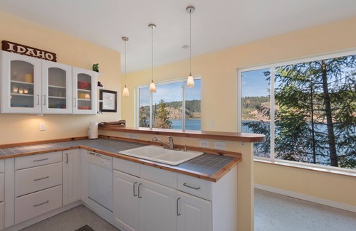Coeur d'Alene House | Two dog-friendly, lakefront homes with a private hot tub & decks