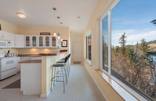 Coeur d'Alene House | Two dog-friendly, lakefront homes with a private hot tub & decks