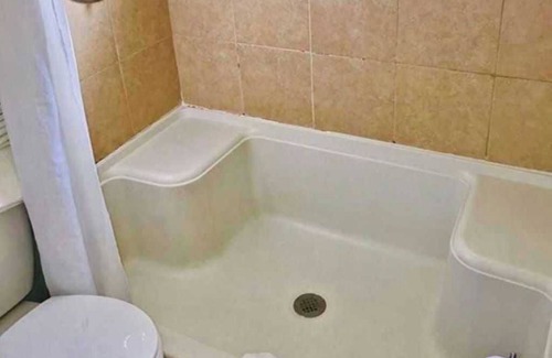 Survey Creek Hotel | Two double bed studio with full kitchen on 2nd floor .