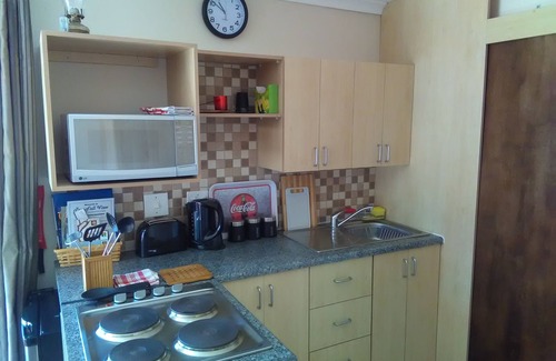 Sabie House | Two Falls View - Guesthouse - Elna Falls Suite