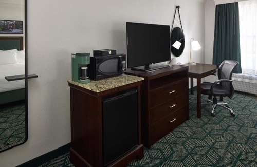 Athens Hotel | Two Family-Ready Rooms Perfect Spot for University Events