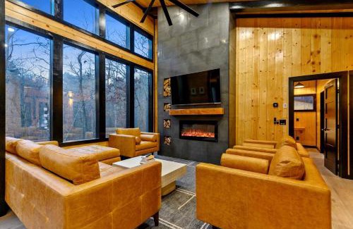 Broken Bow House | Two Gorgeous Cabins with Basketball Court in Broken Bow, Oklahoma