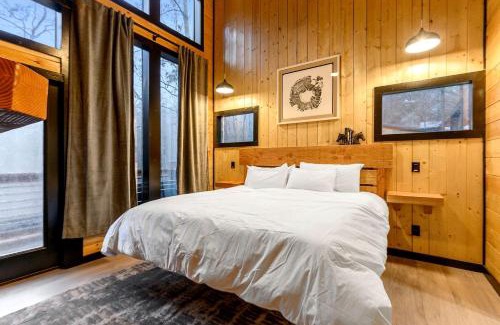 Broken Bow House | Two Gorgeous Cabins with Basketball Court in Broken Bow, Oklahoma