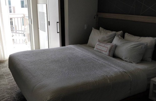 Clearwater Beach Hotel | Two Great Units, Pool, Near Clearwater Beach, Restaurant and Bar!