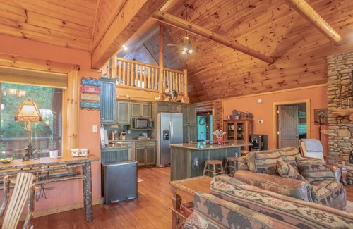 Dandridge House | Two Homes Lodge & Barn · 2 HOMES on Douglas Lake - Smoke Rise Lodge & Barn
