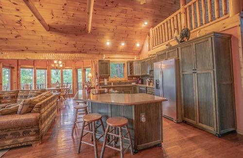 Dandridge House | Two Homes Lodge & Barn · 2 HOMES on Douglas Lake - Smoke Rise Lodge & Barn