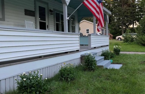 Oden House | Two House Estate - Main and Guest House Perfect For Multi-Families!