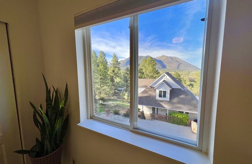 Flagstaff House | Two Houses Together for 16 People! 5 min from downtown, 25 min from Snowbowl.