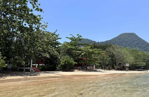 Nuea Khlong Villa | Two Kingsize bedrooms with air conditioning 1 double bedroom with fans