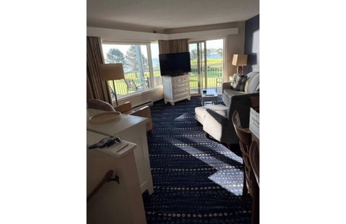 Glen Cove Resort | Two level 2BR Condo on Golf Course at Samoset Resort for Fourth of July 2026