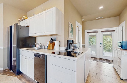 Lakeside House | Two-level lakefront home with hot tub access, AC, W/D, & lovely patio
