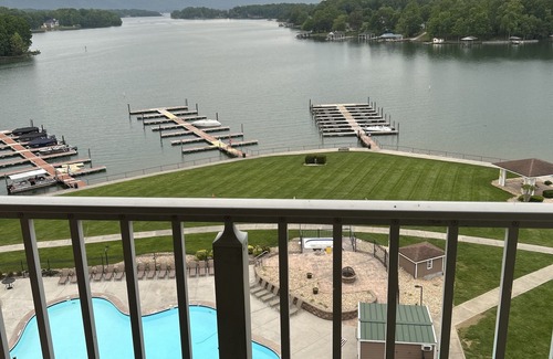 Huddleston Condo | Two-Level Penthouse with stunning views of Smith Mountain Lake. 3 bed. 3.5 bath