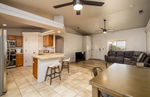 Lake Havasu City House | Two master suites-4BR & 3BA Lake Havasu House with Pool Table, Pool & Hot Tub