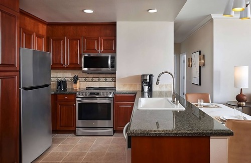 Las Vegas Hotel | Two Miles Away from Fountains of Bellagio | Spacious 2 BR Suite w/Full Kitchen